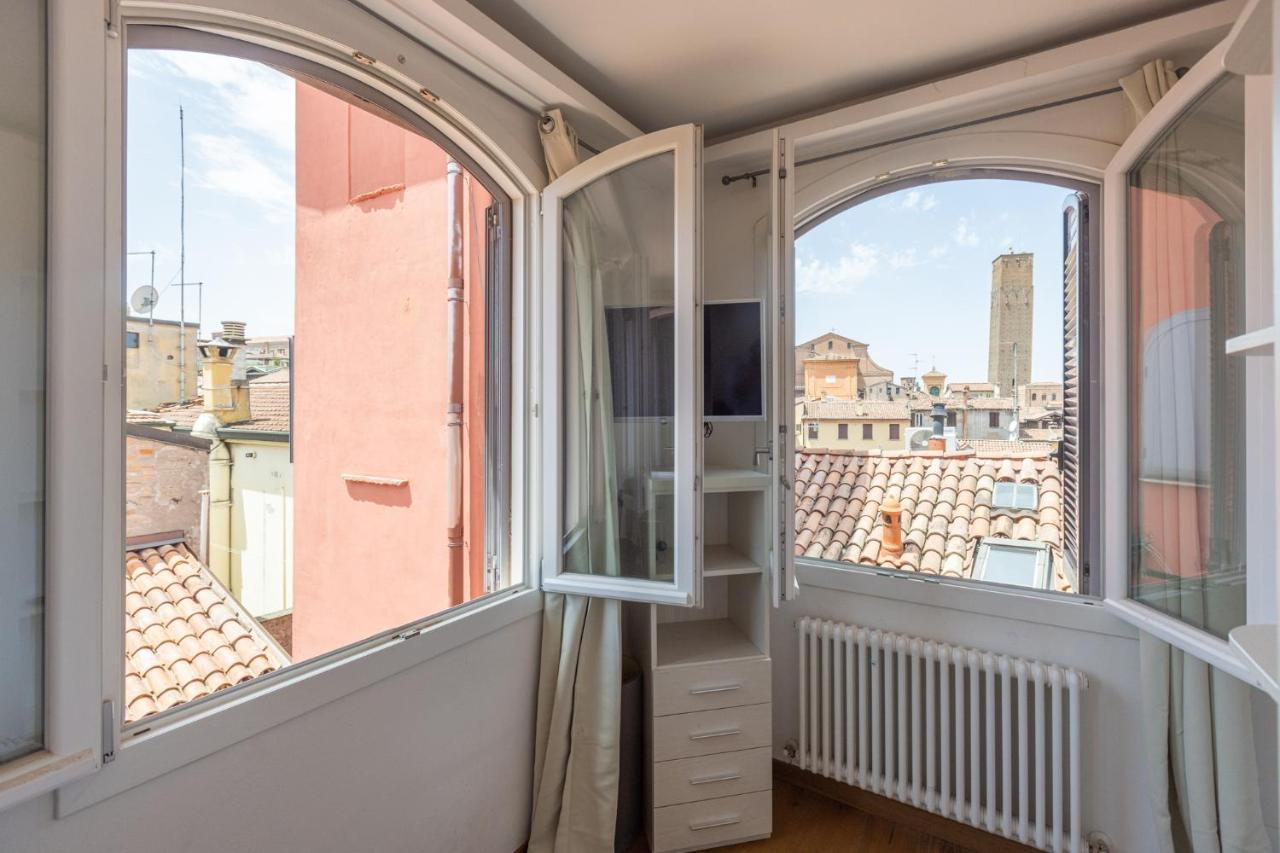 Asinelli, * Bologna