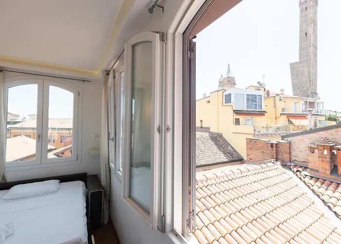Asinelli, Bologna By Short Holidays